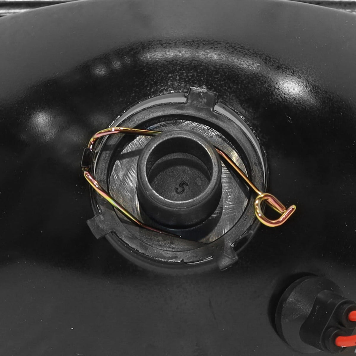 Universal Semi-Sealed Headlight (with Parker) H4 7x15 – UNL-H6052PQ